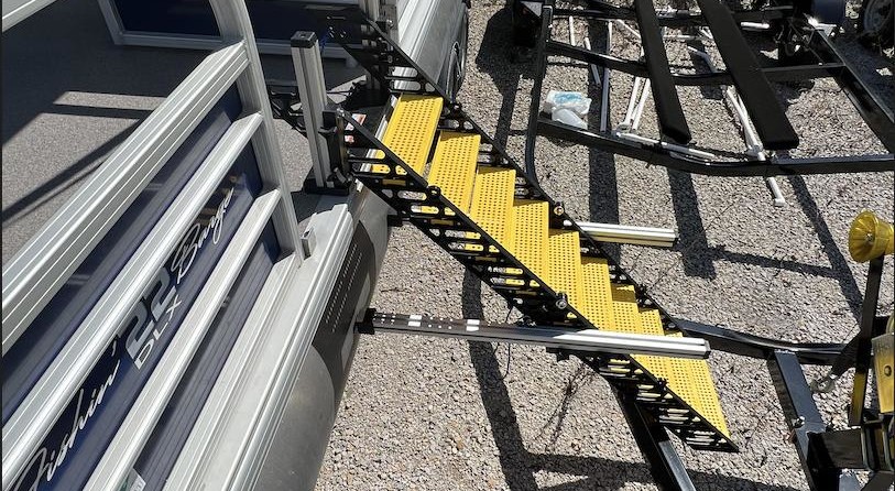 Sun Tracker Fishin Barge 22 DLX