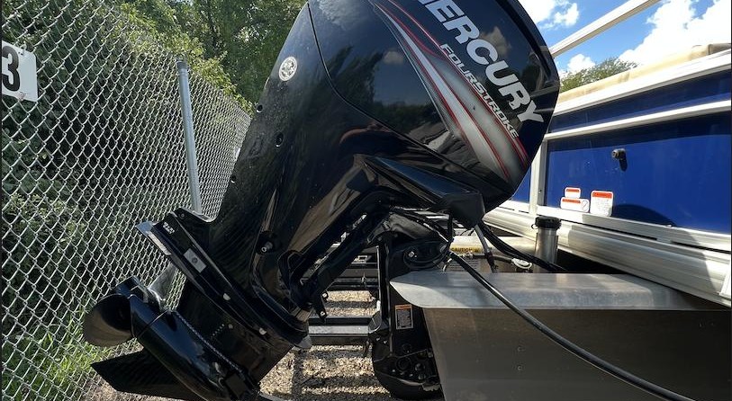 Sun Tracker Fishin Barge 22 DLX