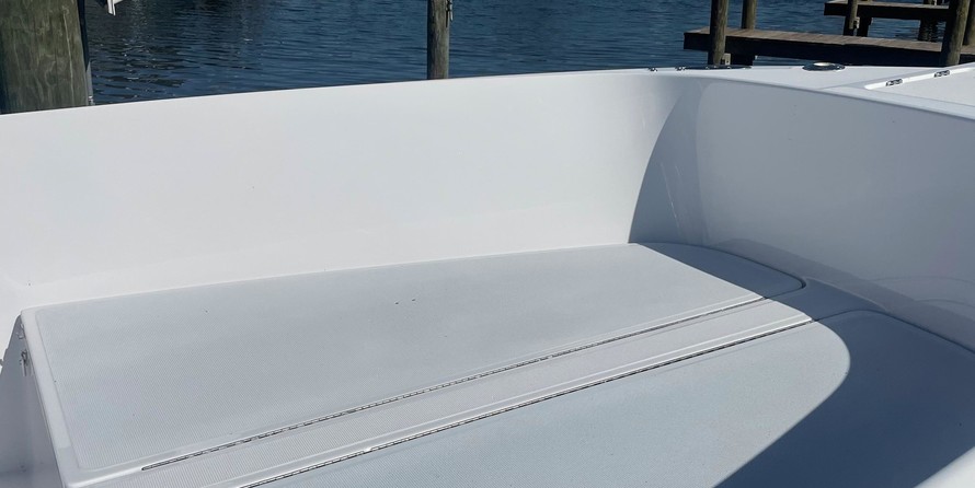 Pursuit 2870 center console