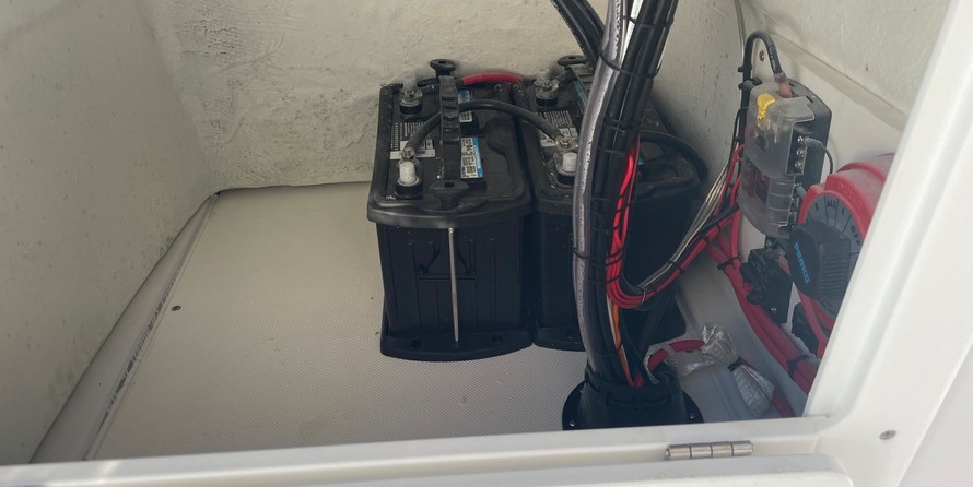 Pursuit 2870 center console