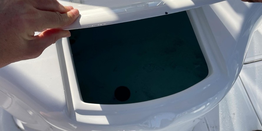 Pursuit 2870 center console