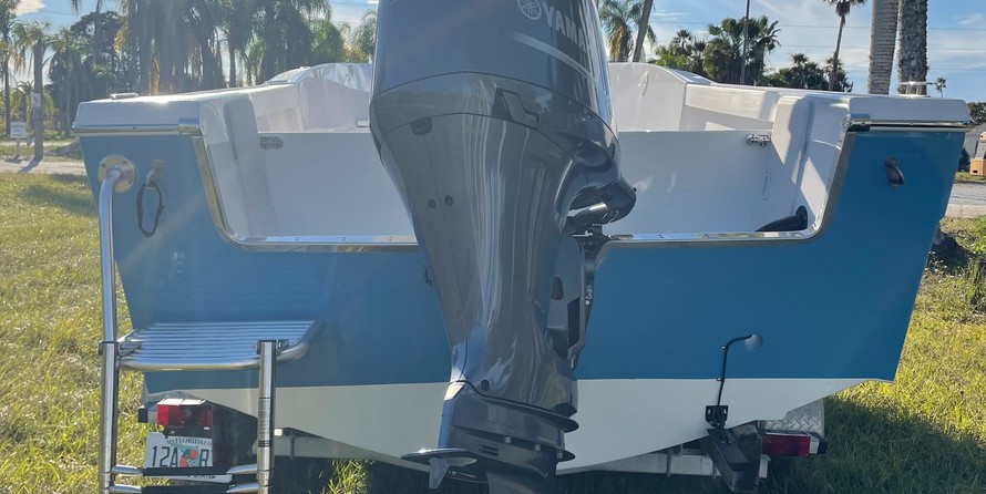 Pursuit 2870 center console