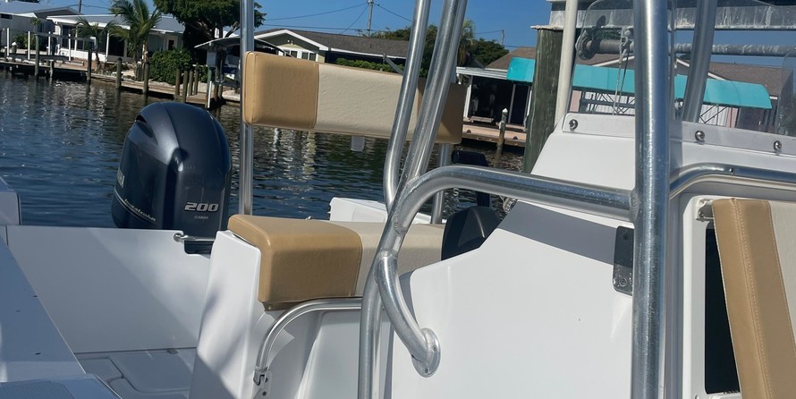 Pursuit 2870 center console