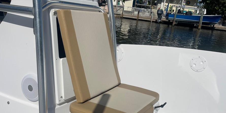 Pursuit 2870 center console