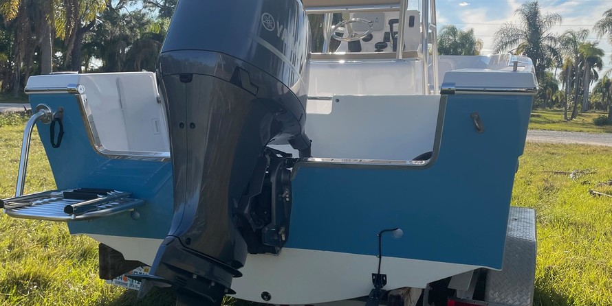 Pursuit 2870 center console