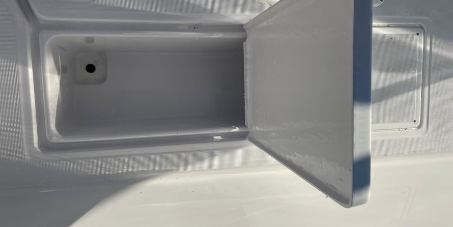 Pursuit 2870 center console