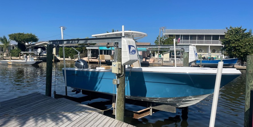 Pursuit 2870 center console