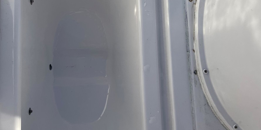 Pursuit 2870 center console