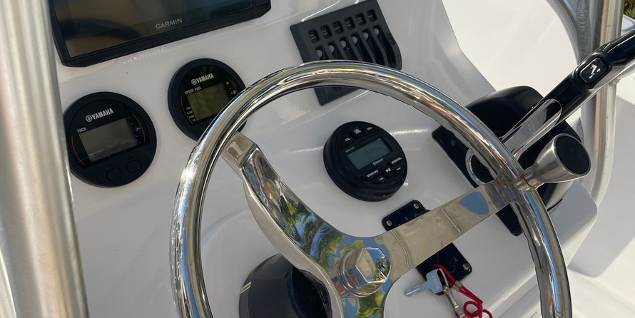 Pursuit 2870 center console