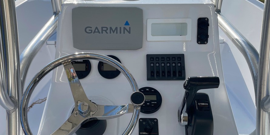 Pursuit 2870 center console