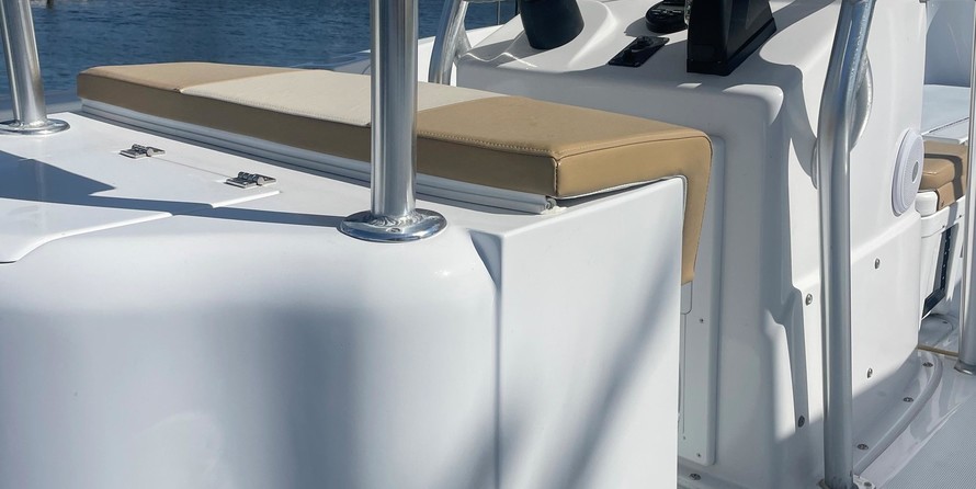 Pursuit 2870 center console