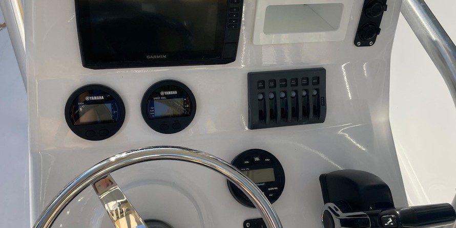 Pursuit 2870 center console