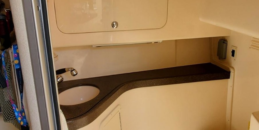 Grady-White Express 330