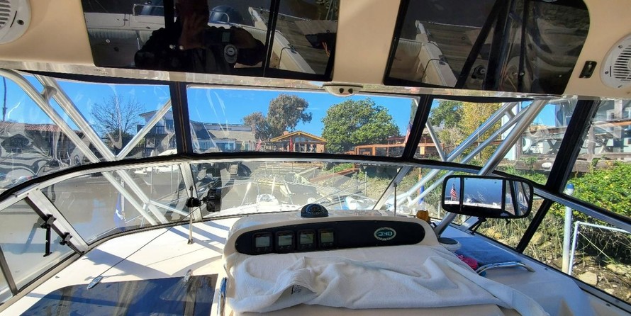 Grady-White Express 330