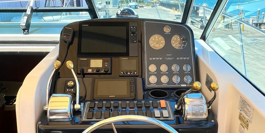 Tiara 3500 open hardtop