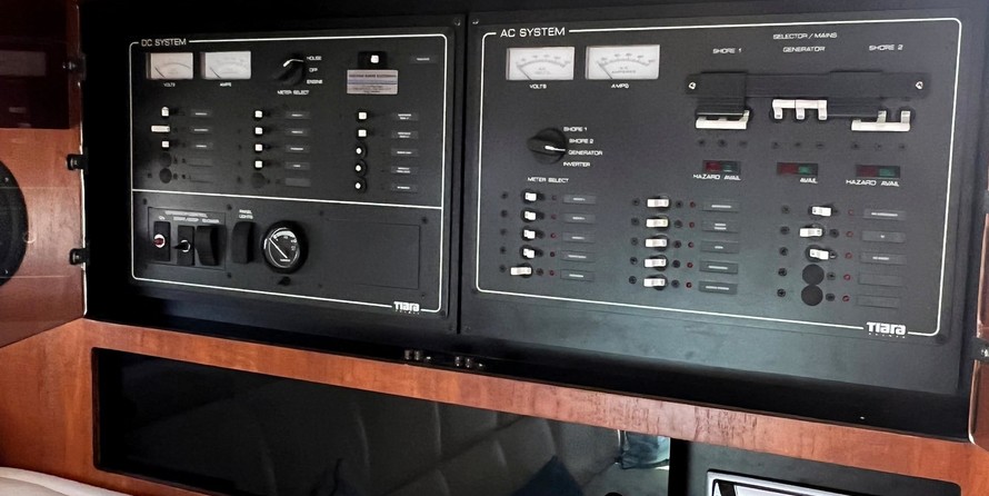 Tiara 3500 open hardtop