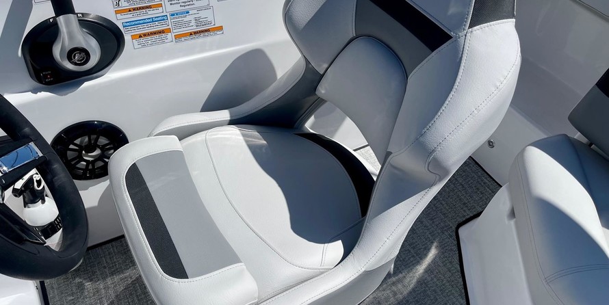 Hurricane 187 sun deck