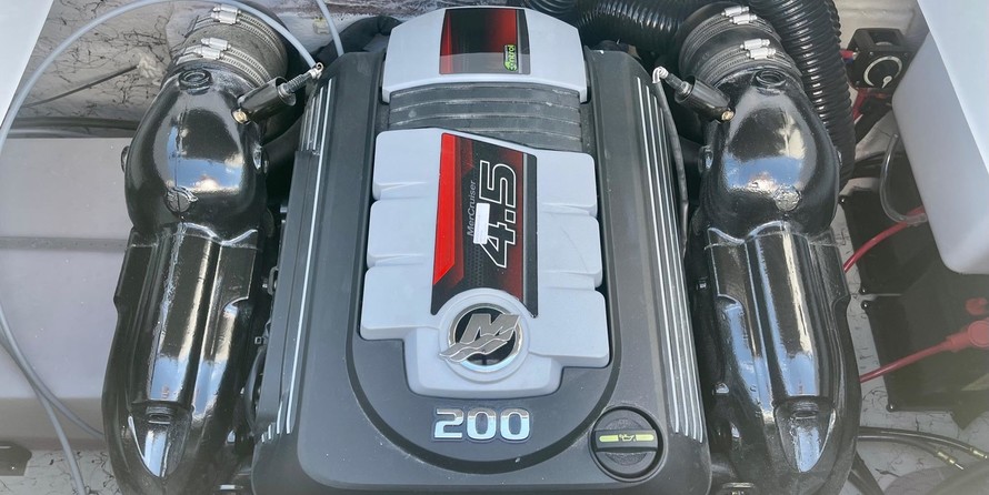 Hurricane 187 sun deck