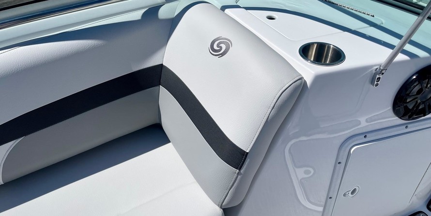 Hurricane 187 sun deck