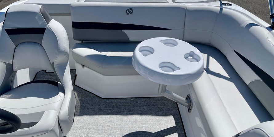 Hurricane 187 sun deck