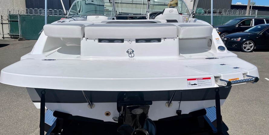 Hurricane 187 sun deck