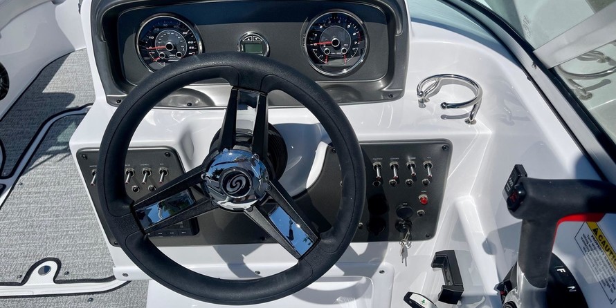 Hurricane 187 sun deck