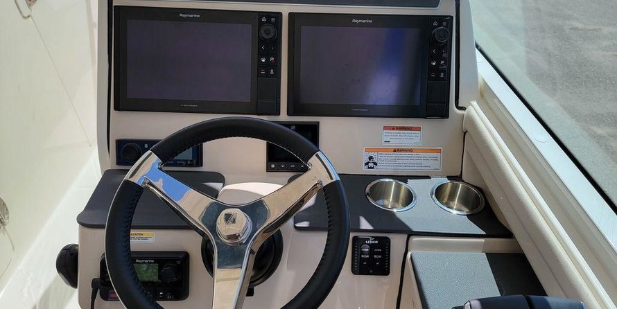 Boston Whaler 320 Vantage