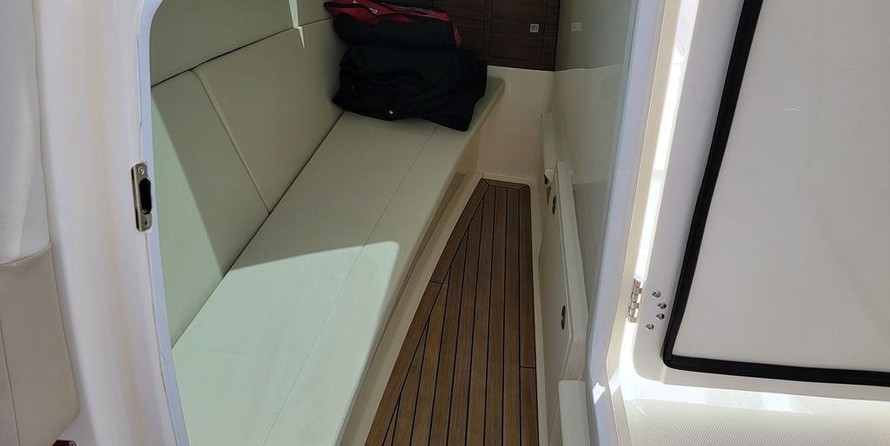 Boston Whaler 320 Vantage