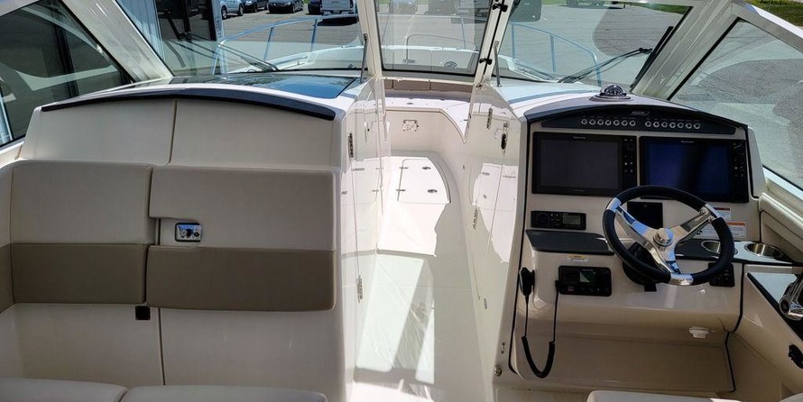 Boston Whaler 320 Vantage
