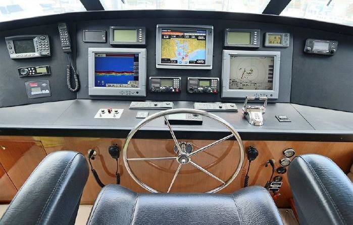 Sea ray 56 sedan bridge