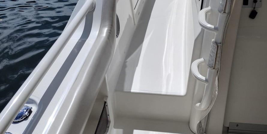 Boston Whaler 420 Outrage