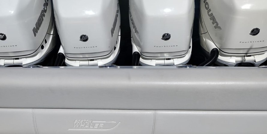 Boston Whaler 420 Outrage