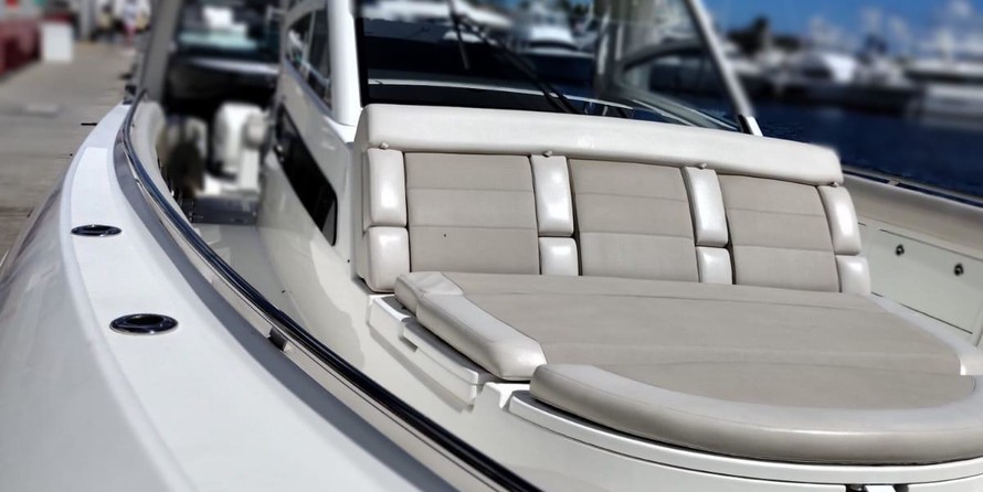 Boston Whaler 420 Outrage