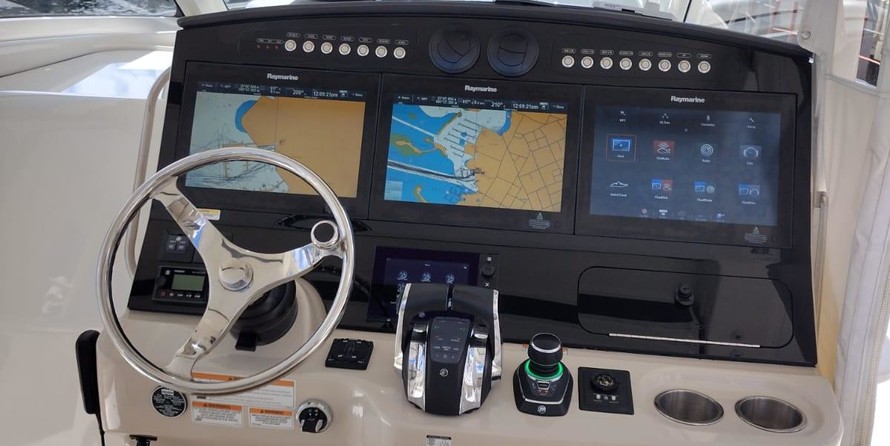 Boston Whaler 420 Outrage