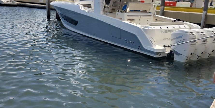 Boston Whaler 420 Outrage