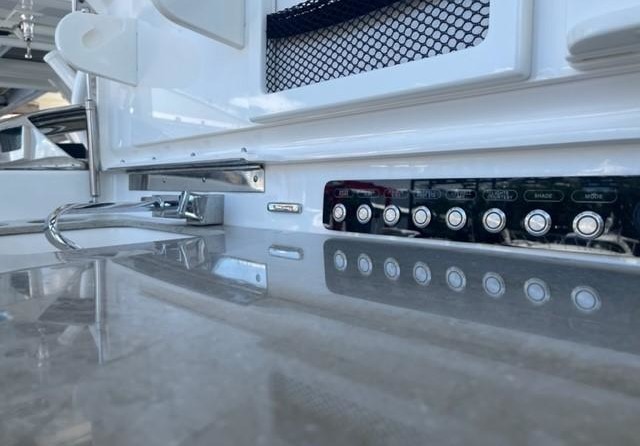 Boston Whaler 420 Outrage