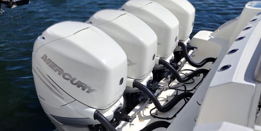 Boston Whaler 420 Outrage