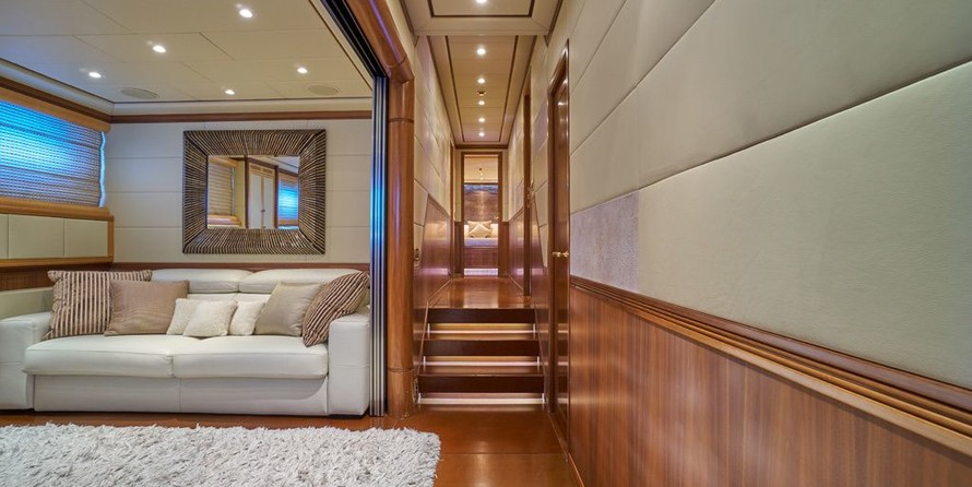 Overmarine Mangusta 130