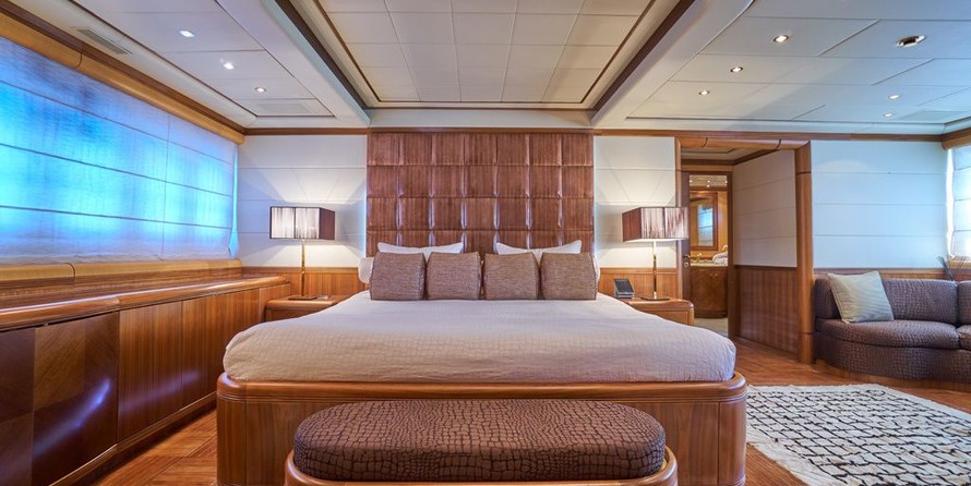 Overmarine Mangusta 130