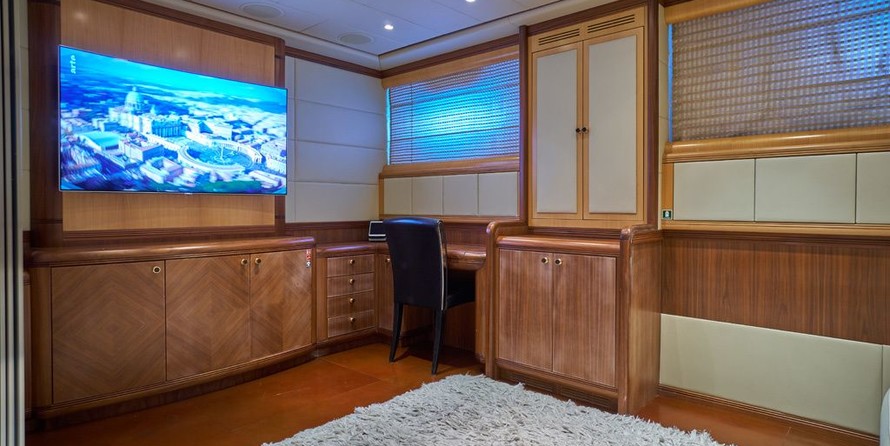 Overmarine Mangusta 130