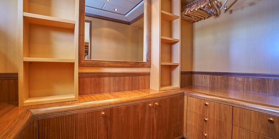 Overmarine Mangusta 130