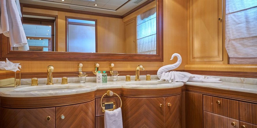 Overmarine Mangusta 130