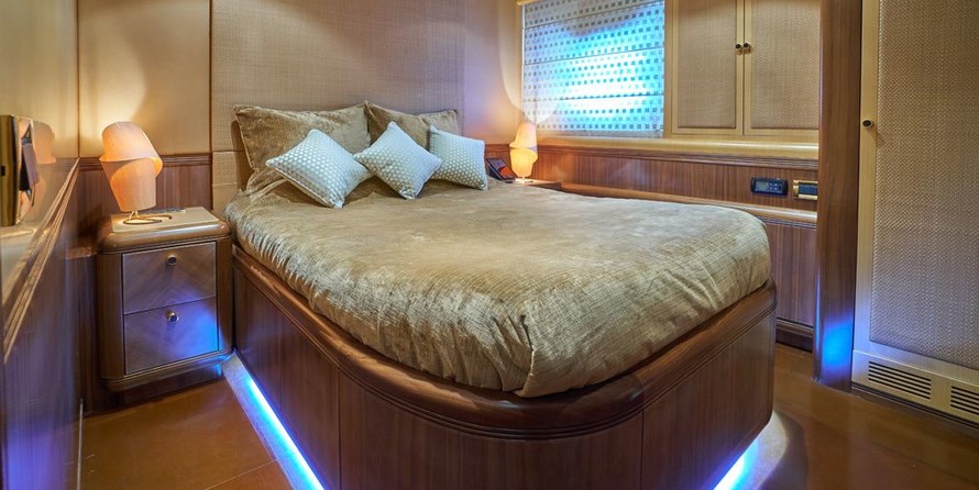 Overmarine Mangusta 130