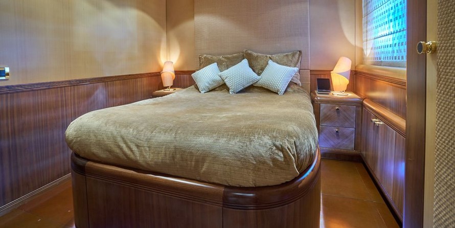 Overmarine Mangusta 130