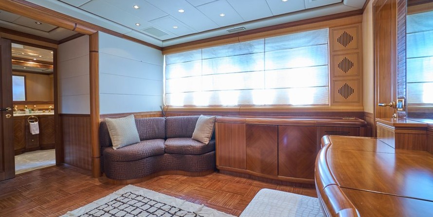 Overmarine Mangusta 130