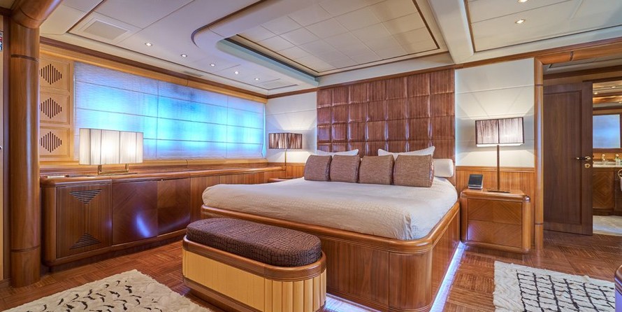 Overmarine Mangusta 130