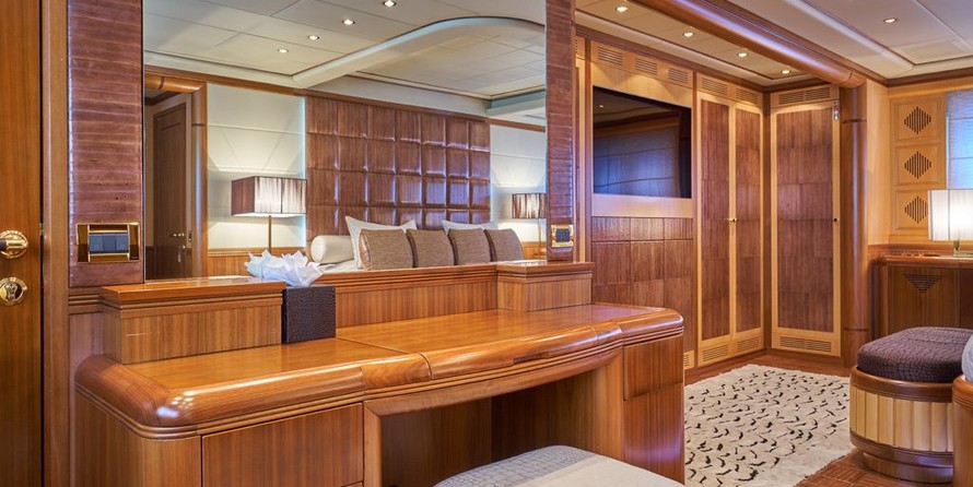 Overmarine Mangusta 130