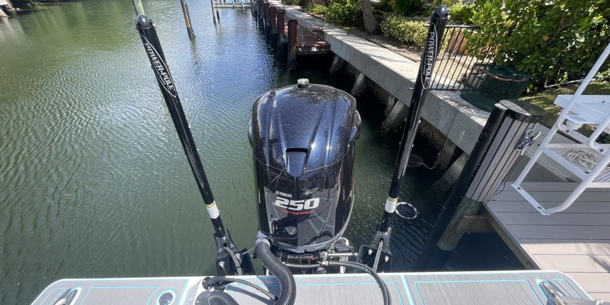 Hewes 16.9 redfisher