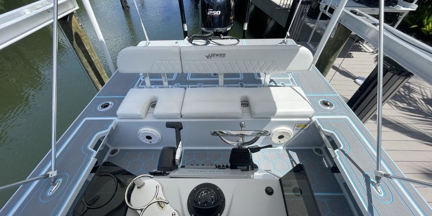 Hewes 16.9 redfisher