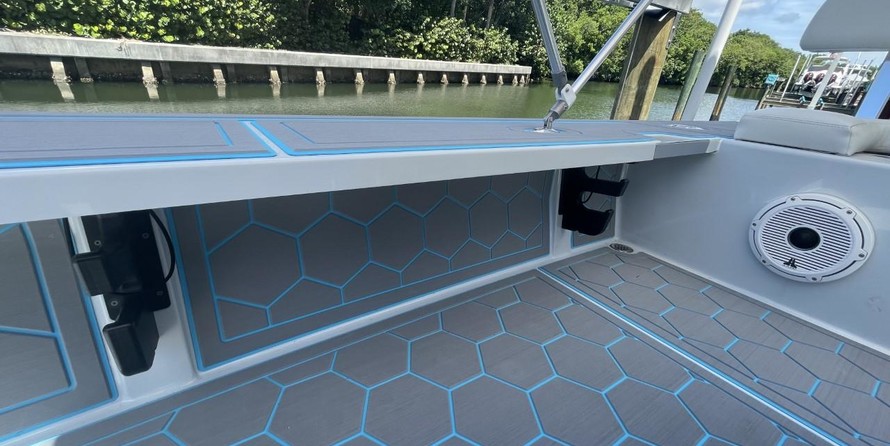 Hewes 16.9 redfisher